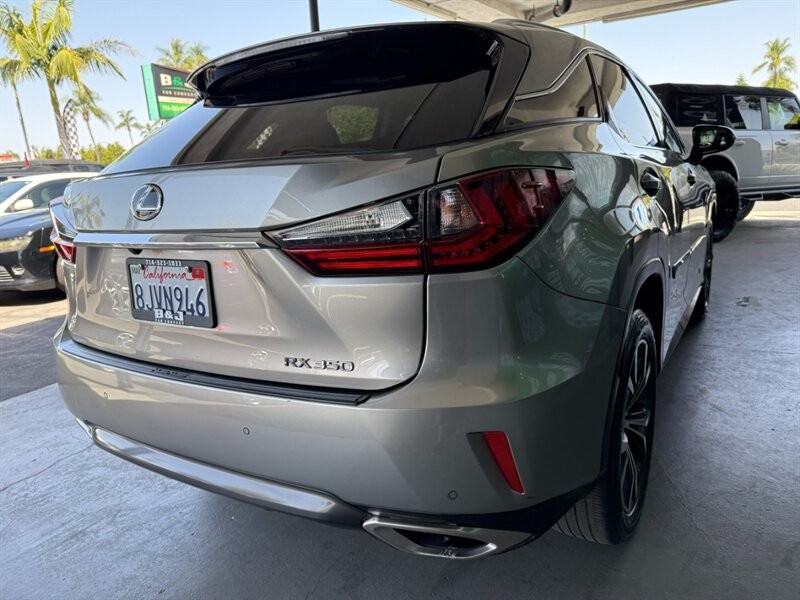 Lexus RX Vehicle Full-screen Gallery Image 11