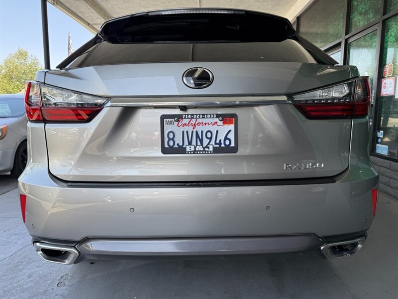 Lexus RX Vehicle Full-screen Gallery Image 14