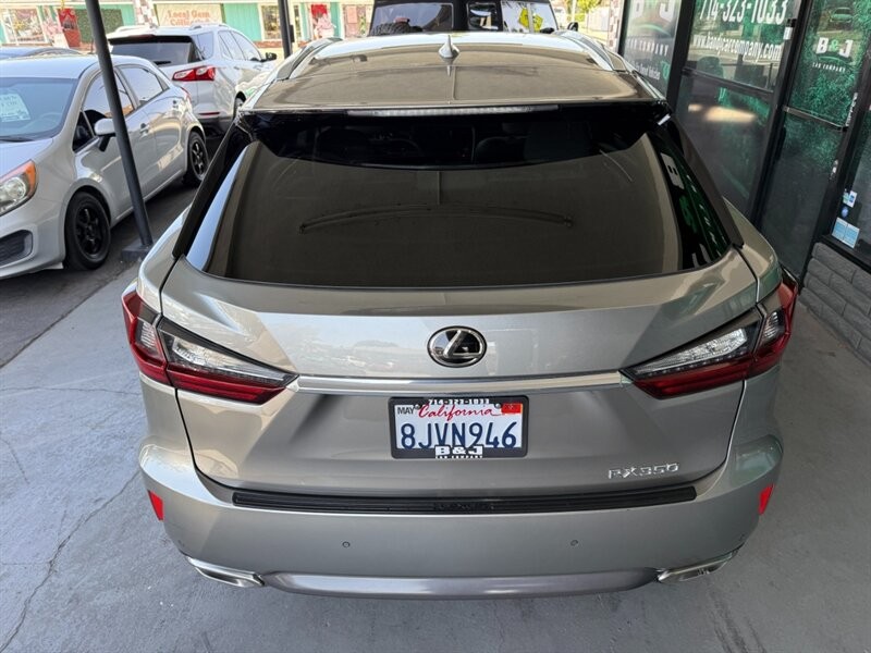 Lexus RX Vehicle Full-screen Gallery Image 15