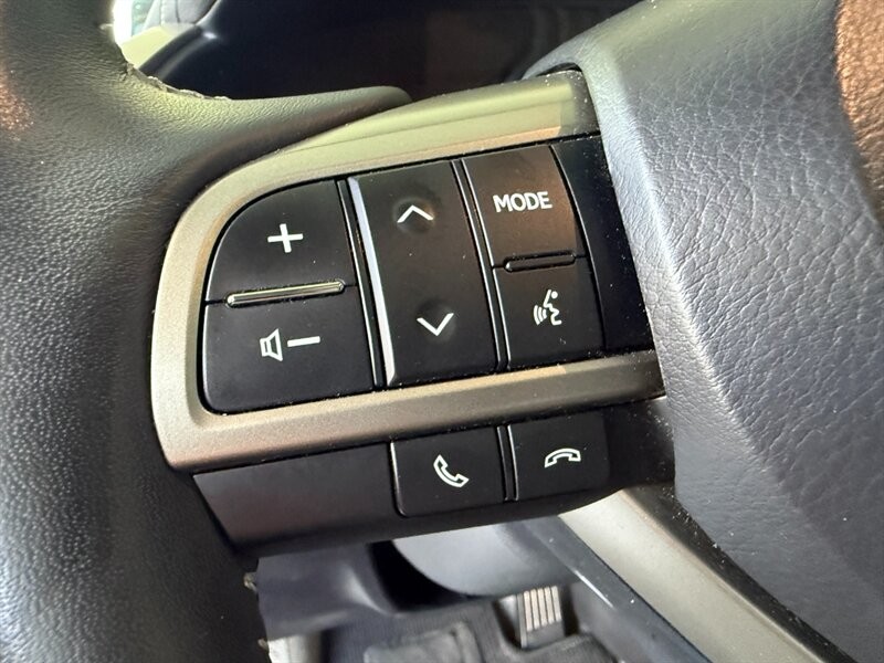 Lexus RX Vehicle Full-screen Gallery Image 21