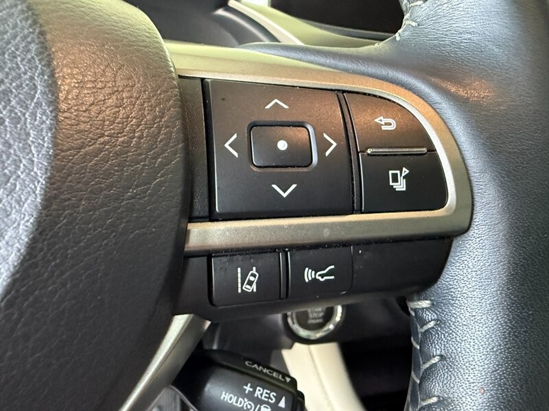 Lexus RX Vehicle Full-screen Gallery Image 22