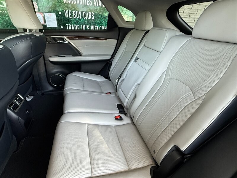 Lexus RX Vehicle Full-screen Gallery Image 26