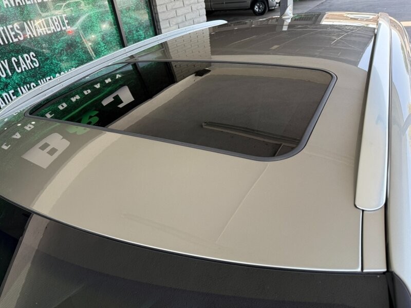 Lexus RX Vehicle Full-screen Gallery Image 31