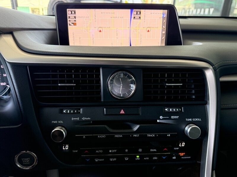 Lexus RX Vehicle Full-screen Gallery Image 34