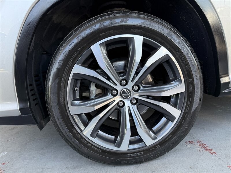 Lexus RX Vehicle Full-screen Gallery Image 44