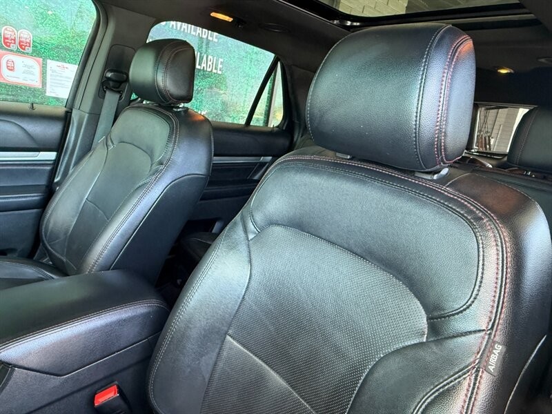 Ford Explorer Vehicle Full-screen Gallery Image 19