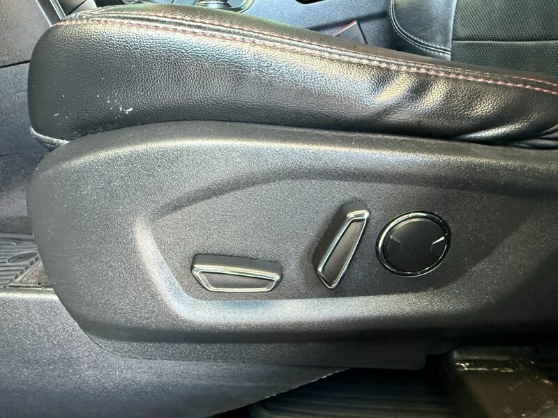 Ford Explorer Vehicle Full-screen Gallery Image 20