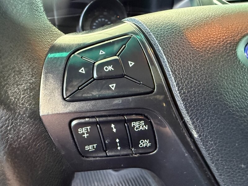 Ford Explorer Vehicle Full-screen Gallery Image 22