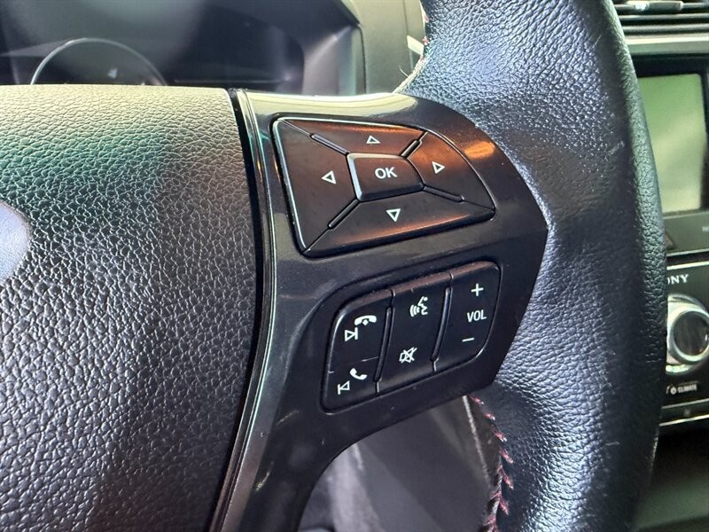 Ford Explorer Vehicle Full-screen Gallery Image 23