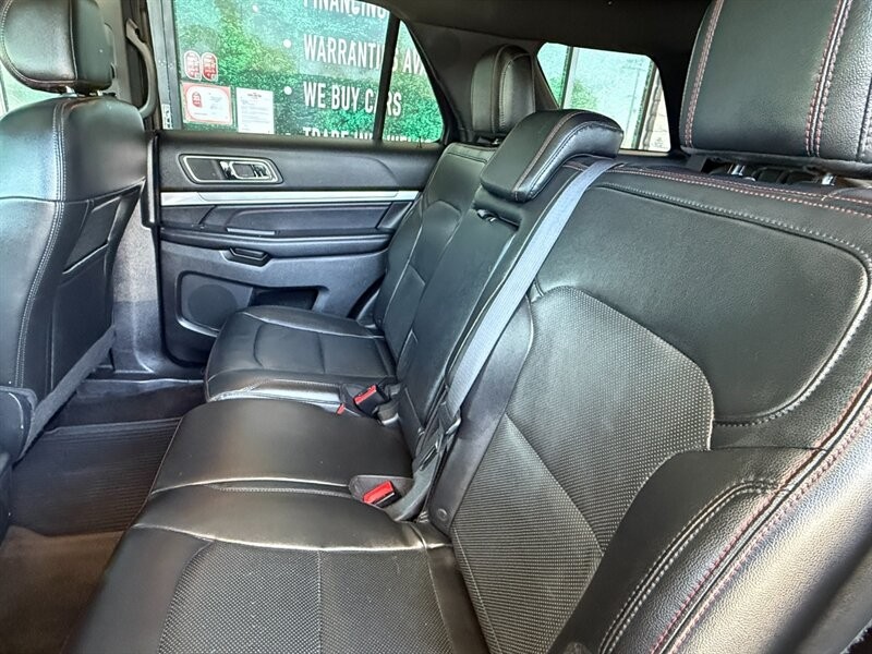 Ford Explorer Vehicle Full-screen Gallery Image 27