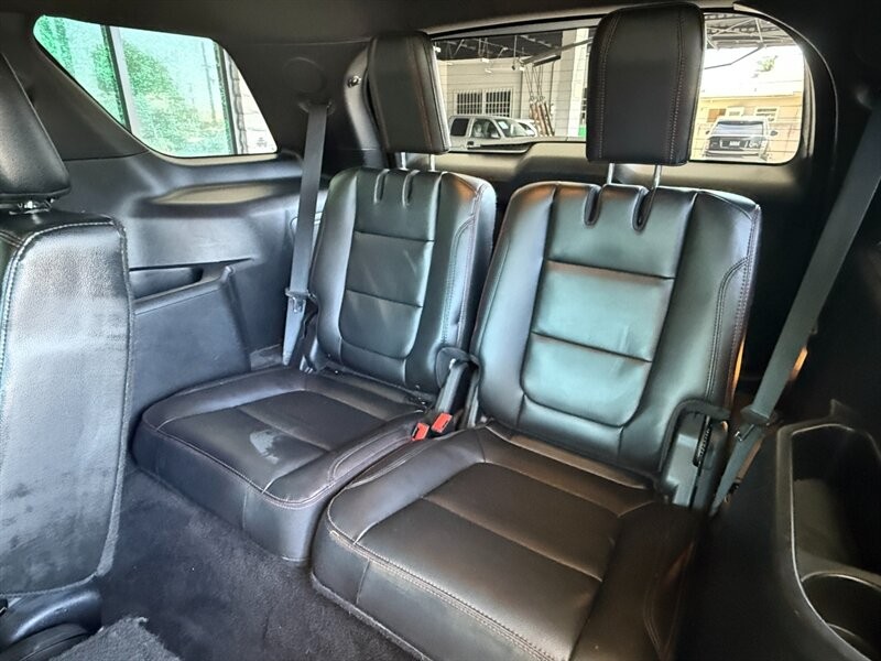 Ford Explorer Vehicle Full-screen Gallery Image 28