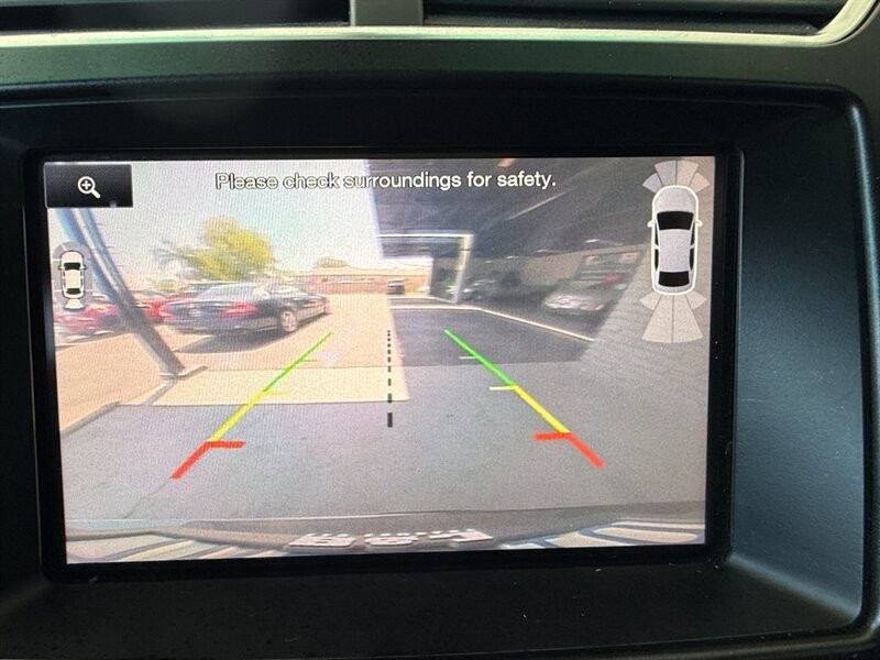 Ford Explorer Vehicle Full-screen Gallery Image 36