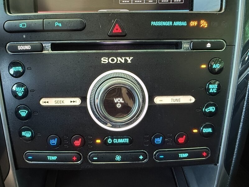 Ford Explorer Vehicle Full-screen Gallery Image 37