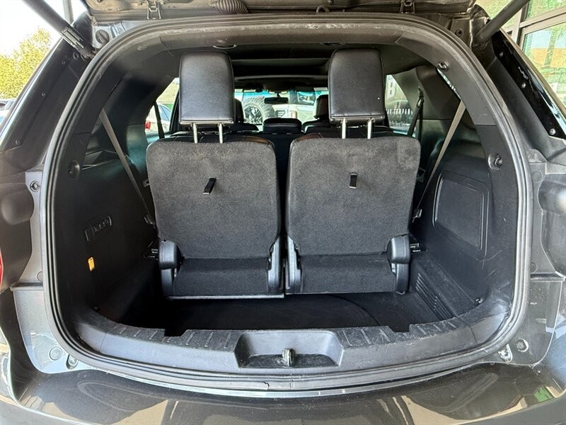 Ford Explorer Vehicle Full-screen Gallery Image 40