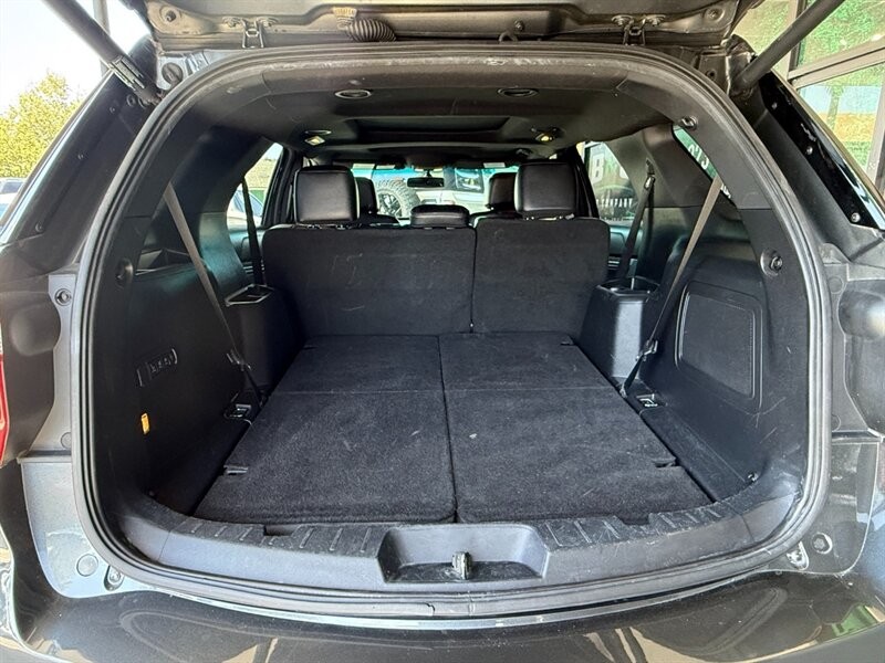 Ford Explorer Vehicle Full-screen Gallery Image 41