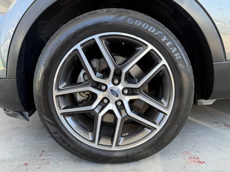 Ford Explorer Vehicle Full-screen Gallery Image 43