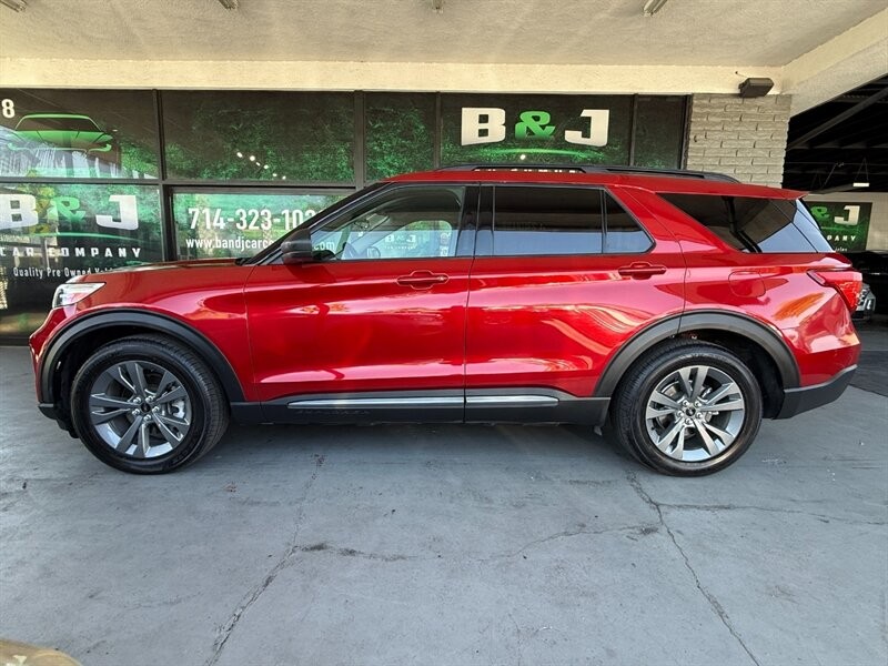 Ford Explorer Vehicle Full-screen Gallery Image 04