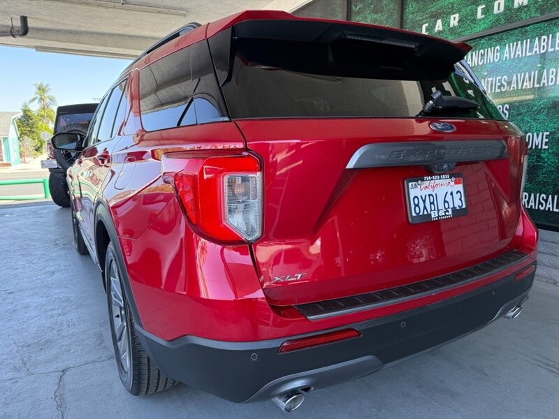 Ford Explorer Vehicle Full-screen Gallery Image 07