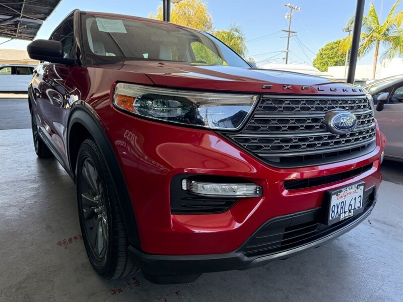 Ford Explorer Vehicle Full-screen Gallery Image 09