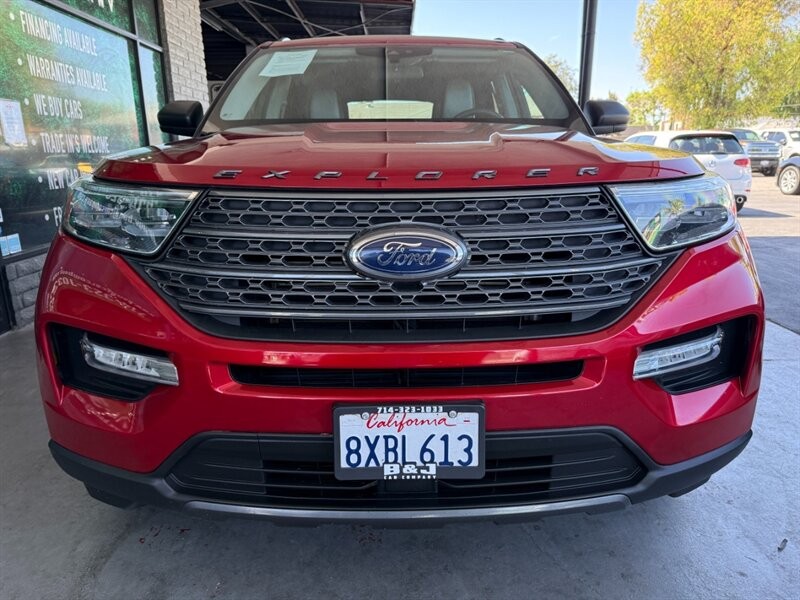 Ford Explorer Vehicle Full-screen Gallery Image 12