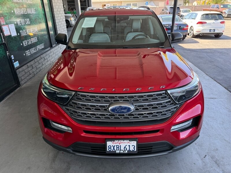 Ford Explorer Vehicle Full-screen Gallery Image 13