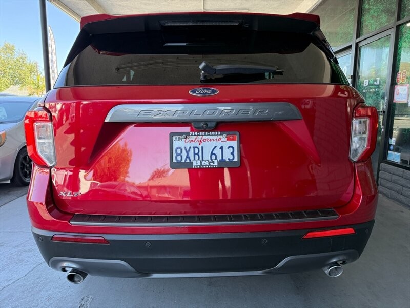 Ford Explorer Vehicle Full-screen Gallery Image 14