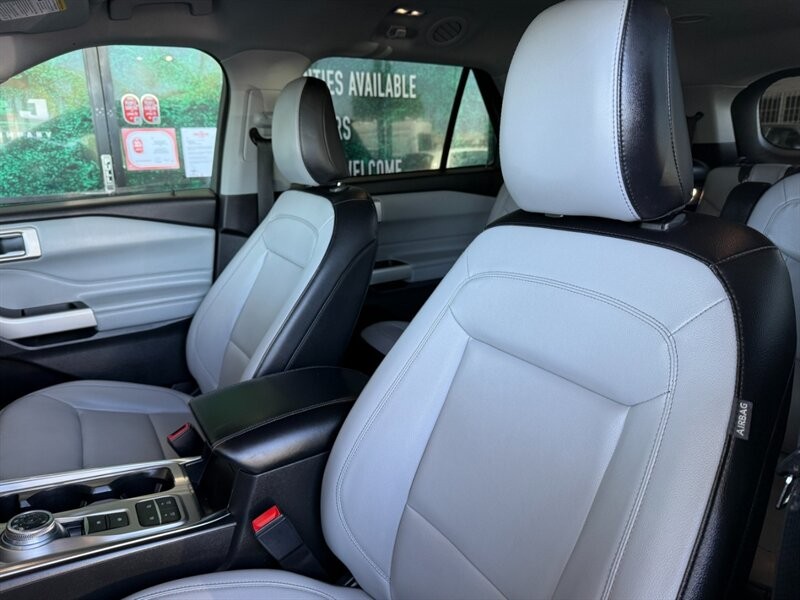 Ford Explorer Vehicle Full-screen Gallery Image 18