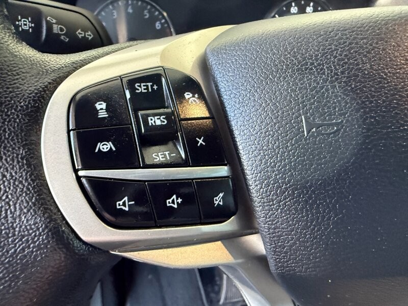 Ford Explorer Vehicle Full-screen Gallery Image 21