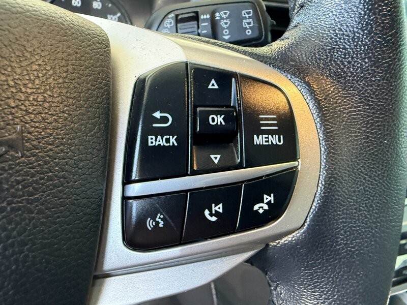 Ford Explorer Vehicle Full-screen Gallery Image 22