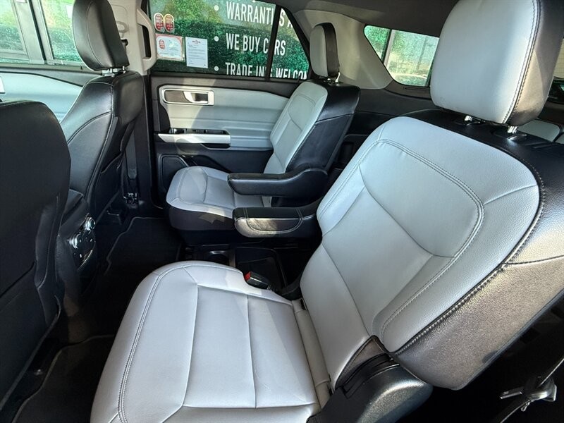 Ford Explorer Vehicle Full-screen Gallery Image 25