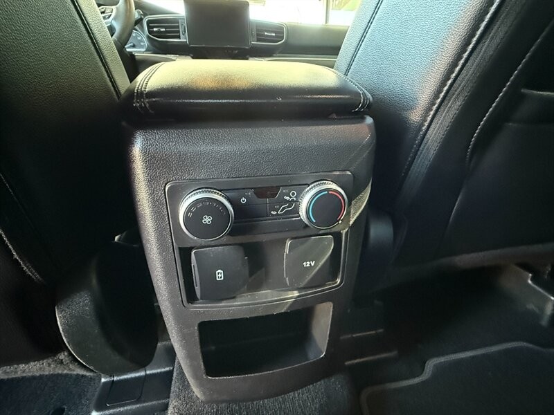 Ford Explorer Vehicle Full-screen Gallery Image 27