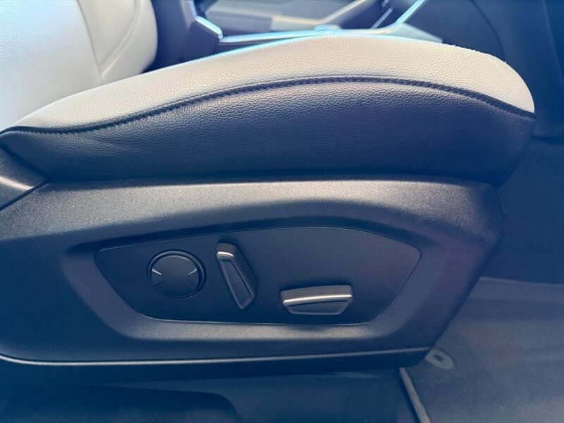 Ford Explorer Vehicle Full-screen Gallery Image 29