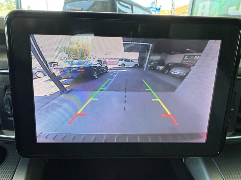 Ford Explorer Vehicle Full-screen Gallery Image 34