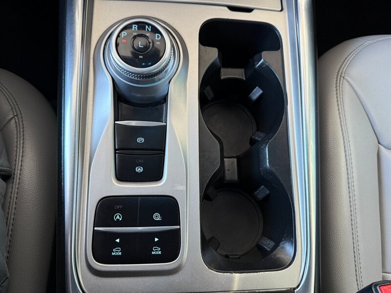 Ford Explorer Vehicle Full-screen Gallery Image 37