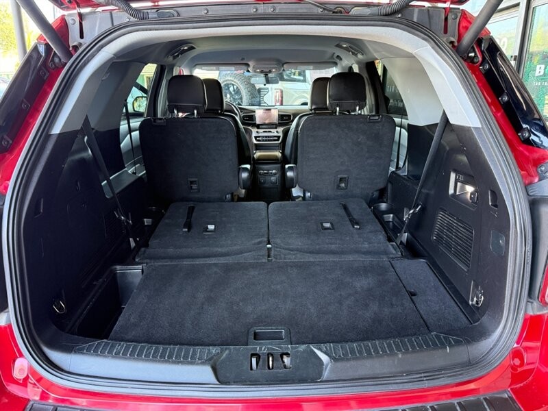 Ford Explorer Vehicle Full-screen Gallery Image 39