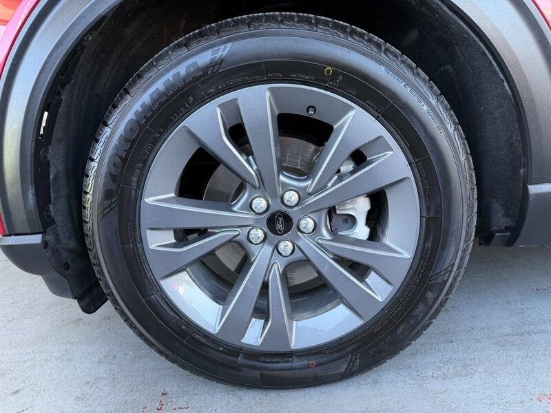 Ford Explorer Vehicle Full-screen Gallery Image 41