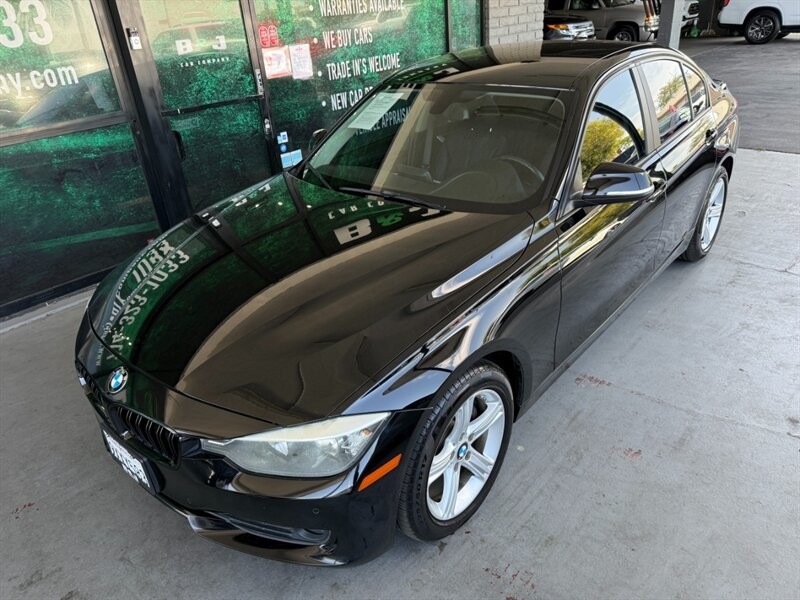 BMW 3 Series Vehicle Full-screen Gallery Image 02