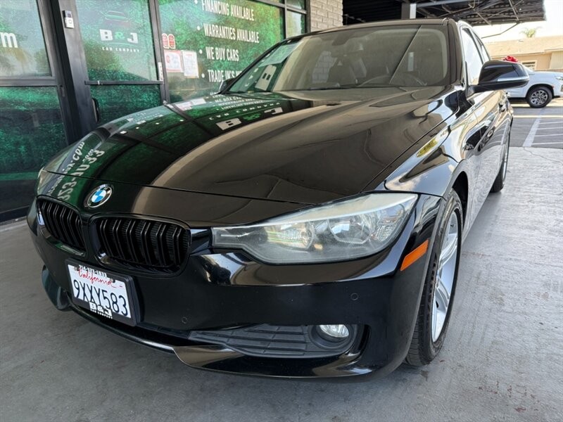 BMW 3 Series Vehicle Full-screen Gallery Image 03