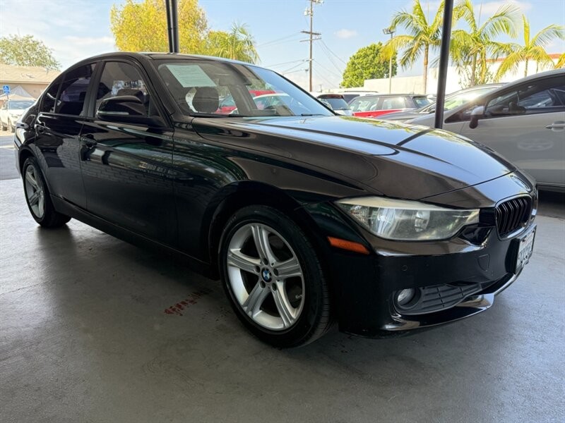 BMW 3 Series Vehicle Full-screen Gallery Image 08