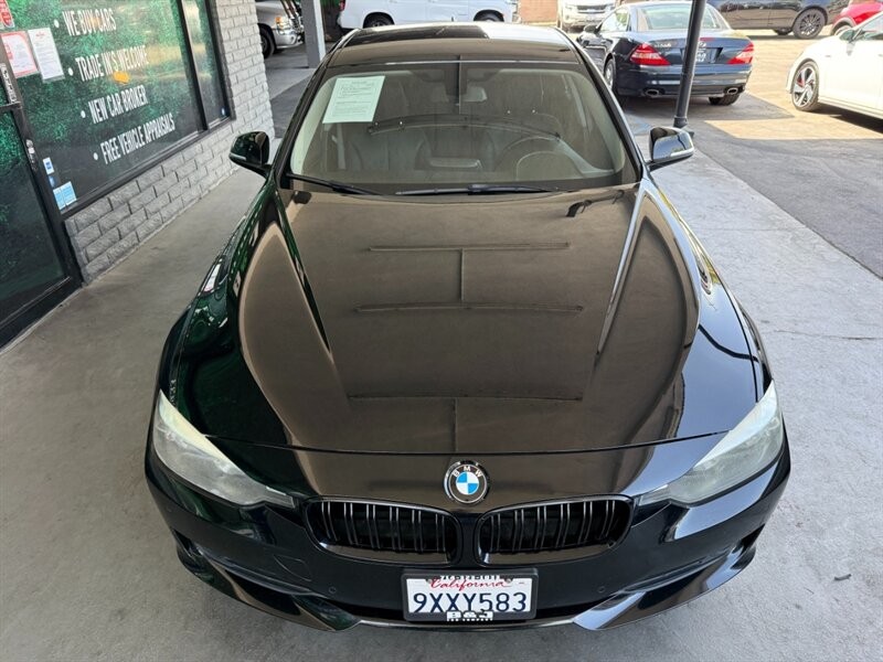 BMW 3 Series Vehicle Full-screen Gallery Image 13