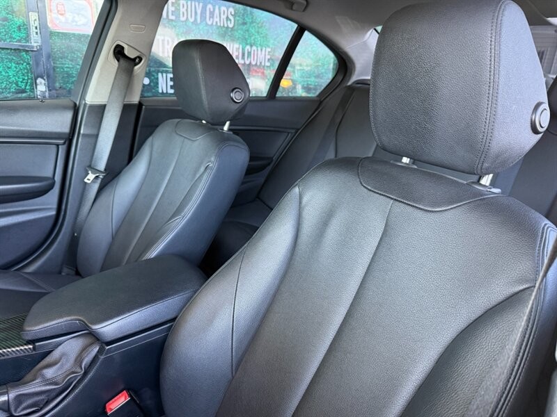 BMW 3 Series Vehicle Full-screen Gallery Image 18