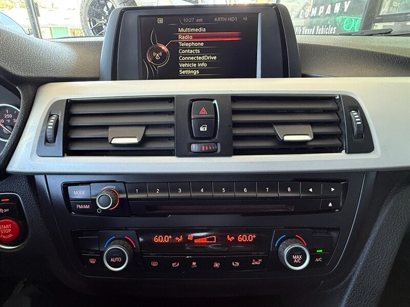 BMW 3 Series Vehicle Full-screen Gallery Image 28