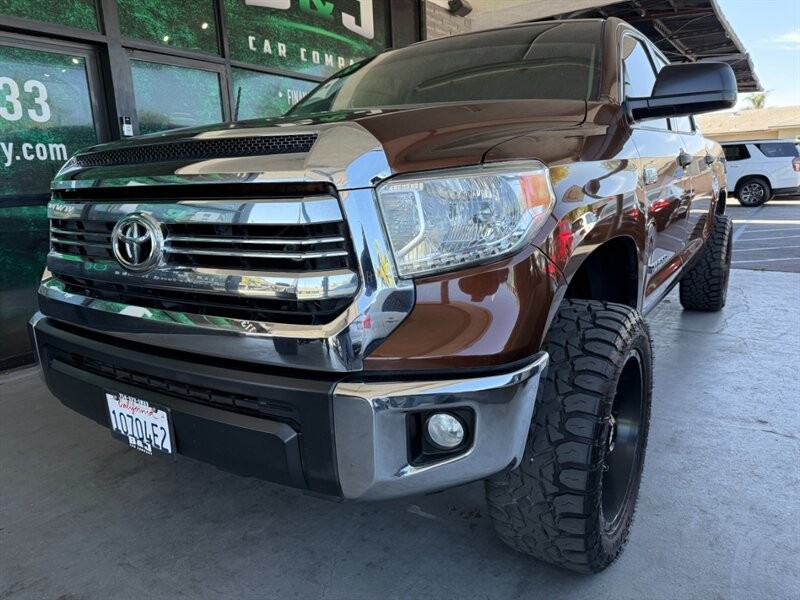 Toyota Tundra 2WD Vehicle Full-screen Gallery Image 03