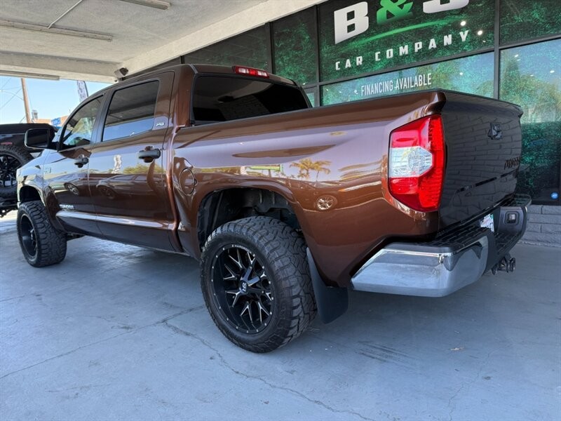 Toyota Tundra 2WD Vehicle Full-screen Gallery Image 04