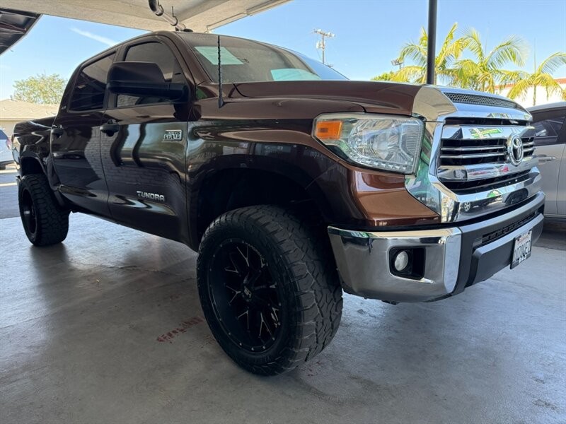 Toyota Tundra 2WD Vehicle Full-screen Gallery Image 07