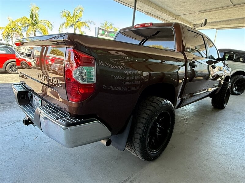 Toyota Tundra 2WD Vehicle Full-screen Gallery Image 09