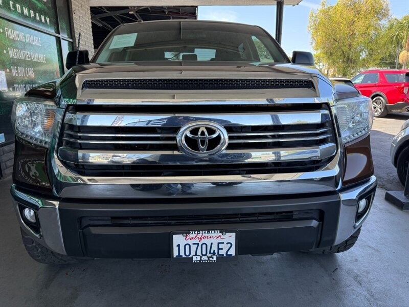 Toyota Tundra 2WD Vehicle Full-screen Gallery Image 11