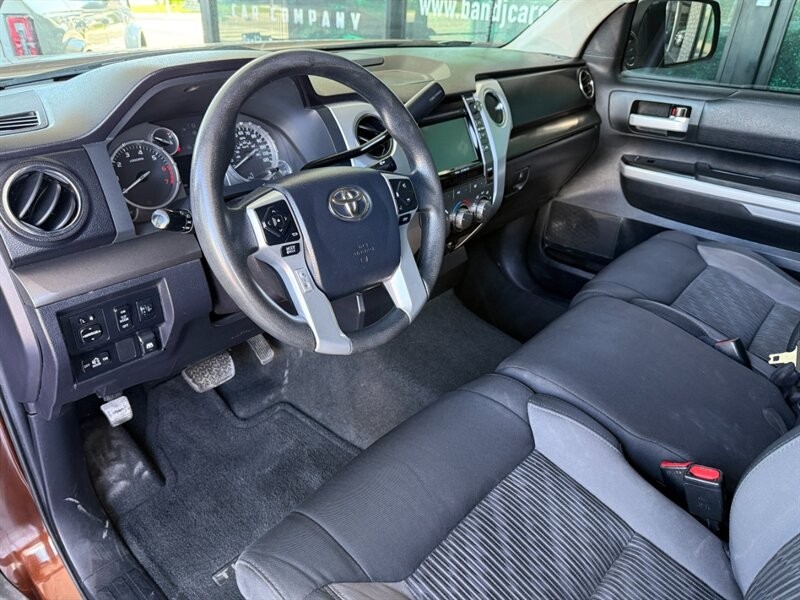 Toyota Tundra 2WD Vehicle Full-screen Gallery Image 15