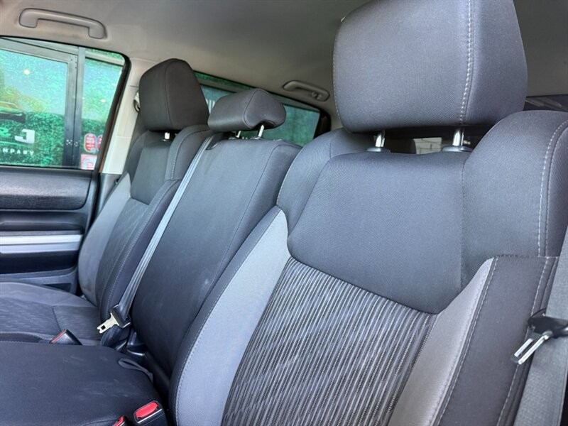Toyota Tundra 2WD Vehicle Full-screen Gallery Image 17