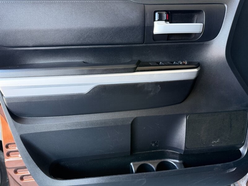 Toyota Tundra 2WD Vehicle Full-screen Gallery Image 22
